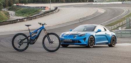 Alpine et Lapierre d voilent un nouveau v lo lectrique voici son